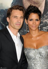 组图：《云图》好莱坞首映 贝瑞性感周迅素雅亮相