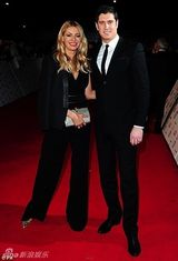 组图：英国家电视奖星光璀璨 蕾丝爆乳风情万种