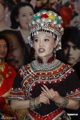 组图：腾格尔等助阵少数民族演唱会 加入流行元素