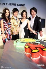 幻灯图：孙燕姿与林俊杰阿杜热聊 撩头发不顾形象 