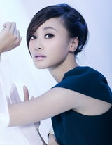 高清图：吴晓敏褪朴实村官外衣 薄纱中崭露知性美