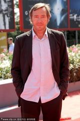 组图：《东方男孩》首映 瑞鲍汀红毯假装颁奖