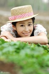 组图：颖儿春日写真俏丽灵动 新晋小花旦人气飙升