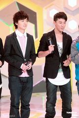 幻灯图：林峰唱歌演戏两不误 官恩娜推新歌人气增