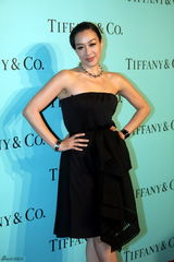 组图：莫文蔚钟丽缇等亮相品牌红毯秀