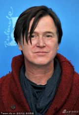 组图：《金子》记者会乌维-波姆红衣惹眼