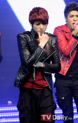 组图：华人男团M4M韩国出道 四成员揭神秘面纱