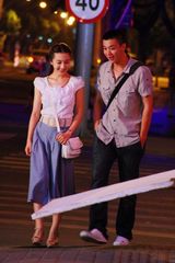 幻灯图：《独家披露》李依晓周一围亲密剧照曝光