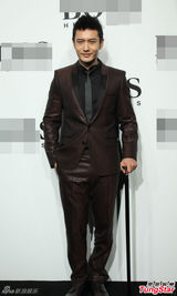 组图：周润发钟楚红同场现身 林志玲秀翘臀