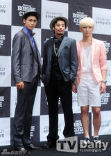 组图：SHINeeKey等宣传音乐剧《Bonnie&Clyde》