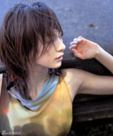 高清图：日本女星梅宫万纱子性感写真裸露美背