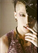 组图：雅Miyavi写真集锦 视觉系装扮华丽唯美