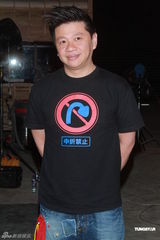 组图：特约演员性感亮相《一路向西》媒体探班