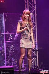 组图：梁汉文MINI音乐会 获好友站台庆生