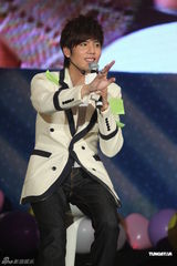 组图：金奎钟赴台湾与粉丝共度情人节