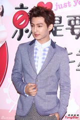 组图：炎亚纶首次合作郭雪芙：她是我心中第一