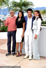 组图：《战役之后》发布会 女星纳哈德坐展台显风骚