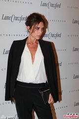 组图：贝嫂维多利亚京城快闪捞金开胸口