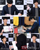 组图：金秀贤办粉丝会帅气亲和展阳光笑容