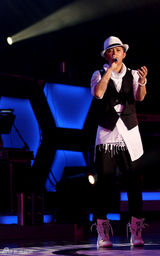 高清：韩庚个唱痛哭谢歌迷 破茧迎重生周杰伦送祝福