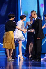 组图：孙俪亮相上海电视节 憾失视后