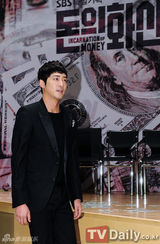 组图：姜至奂黄静茵新剧发布 崔如真透视装抢镜