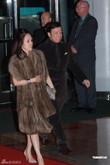 组图：富商郑裕彤孙女郑志雯出嫁 给孙女婿打满分