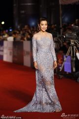 组图：评审李冰冰紫色蕾丝礼服美腿隐现