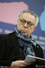 组图：柏林电影节发布会 主席科斯里克现身