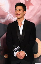 组图：《特殊身份》公布档期 甄子丹泪洒现场