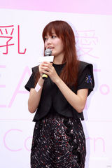 高清：容祖儿推广针灸治声带 投资豪宅否认是富婆