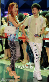 组图：SHINeeEXO等出席韩片《走私贩》VIP首映