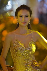 组图：车模兽兽性感透视黄金奶 自信爆乳微笑