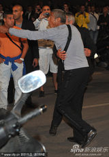 高清：《的士速递》男星萨米-纳塞利与警察搏斗被捕