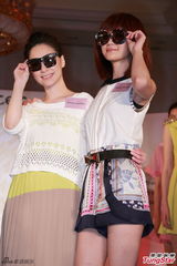 组图：阿娇(钟欣桐)长裙优雅 蔡卓妍清凉秀美腿