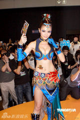 幻灯图集：周秀娜扮鲤鱼精出席游戏展