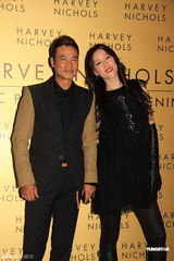 组图：任达华琦琦恩爱出席活动 为妻买小岛做岛主