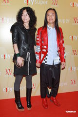 组图:蔡一智等出席活动 蒙嘉慧生日郑伊健送钻饰