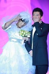 组图：中歌榜提名揭晓 尚雯婕李宇春等上演婚纱秀