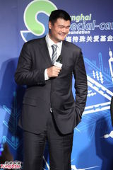 组图：姚明变身国际特奥会董事 携叶莉出席晚宴