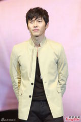 组图：韩星玄彬卖萌扮兔子 分享吻戏经验害羞