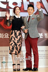 组图：韩星李凡秀洪秀贤等出席SBS新剧发布会