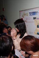 组图：胡杏儿哽咽回应与黄宗泽分手