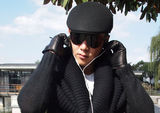 高清图：陆毅毛衣街拍 黑超贝雷帽变身劲酷型男