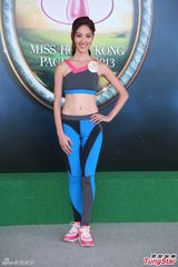 组图：候选港姐公开量度身材 何傲儿自愧不如