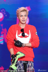 策划：2013明星圣诞装大PK 性感甜美你爱WHO