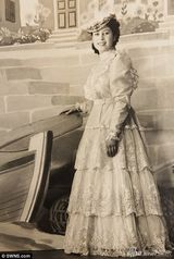 组图：英女王幼年舞台剧照曝光 曾表演中式戏剧