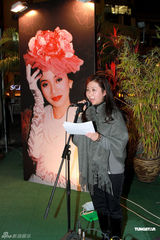 组图：梅艳芳逝世7周年 歌迷自发纪念偶像