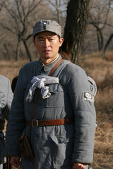 组图：任泉新剧再造军旅形象 绅士型硬汉今晚亮相