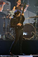 组图：Muse乐队摇滚不断电 High翻全英音乐奖